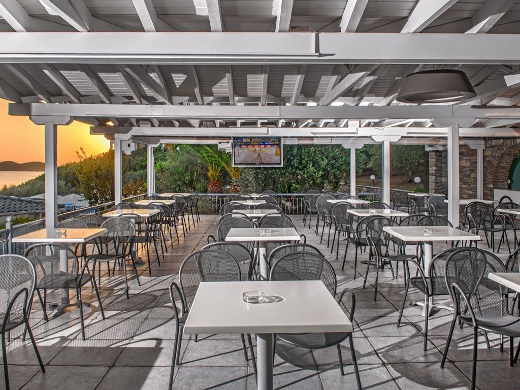 Akrathos Beach Hotel