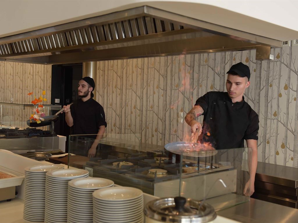 Akrathos Beach Hotel