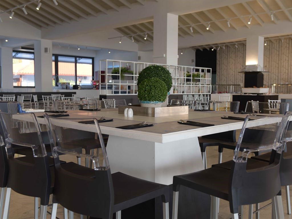 Akrathos Beach Hotel