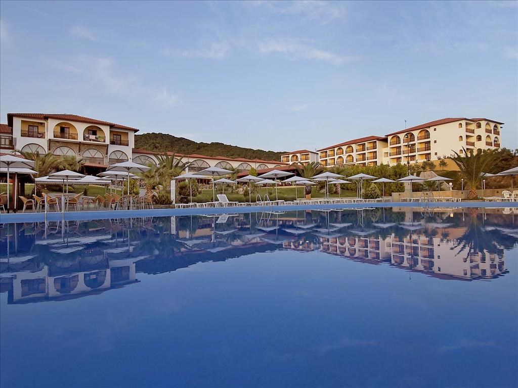 Akrathos Beach Hotel