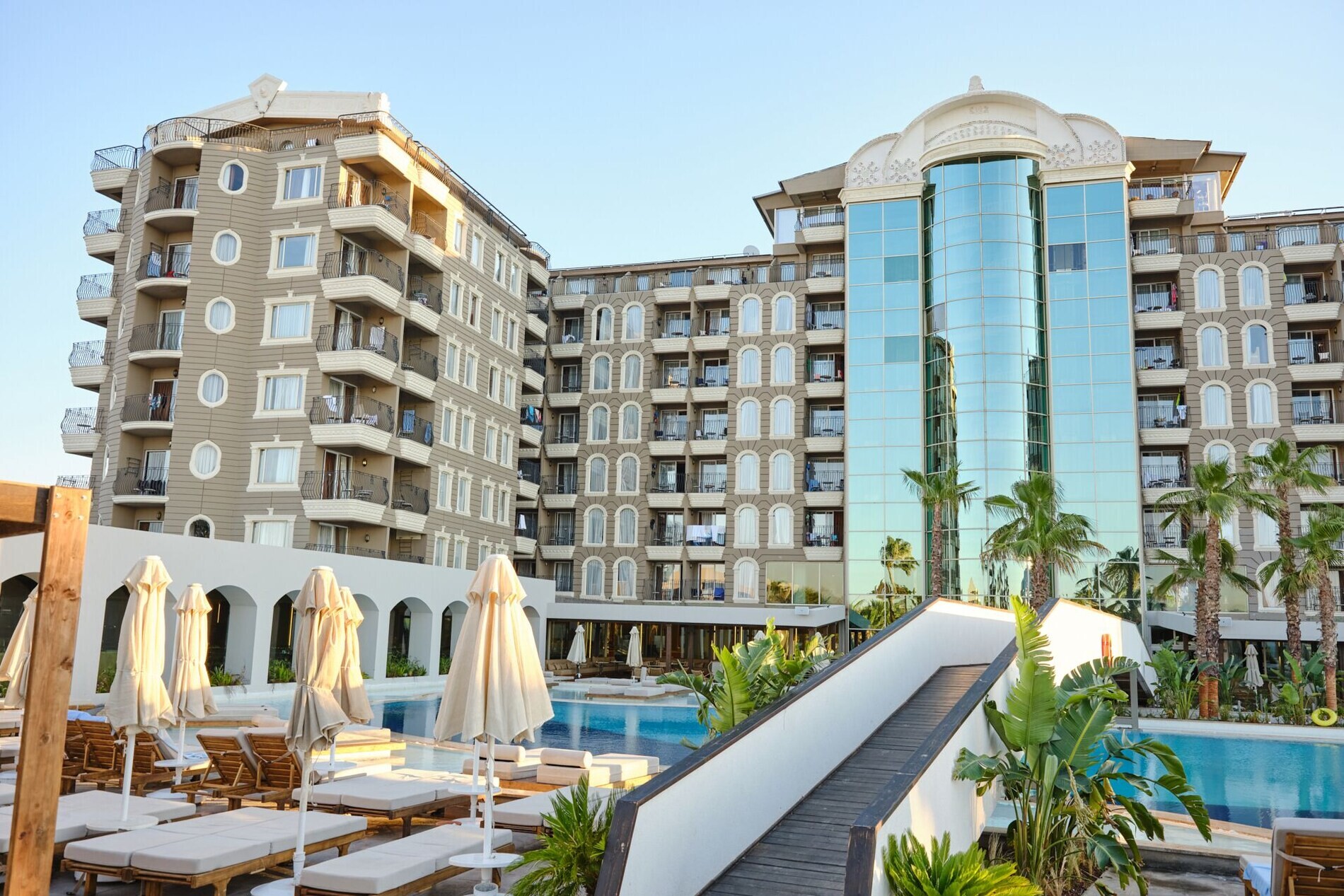 Laur Hotels