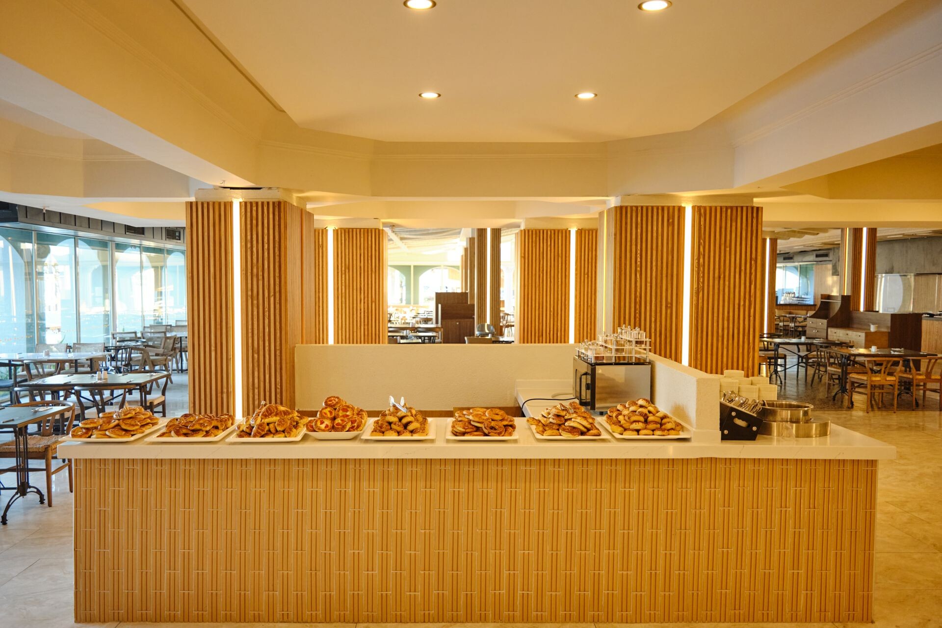 Laur Hotels