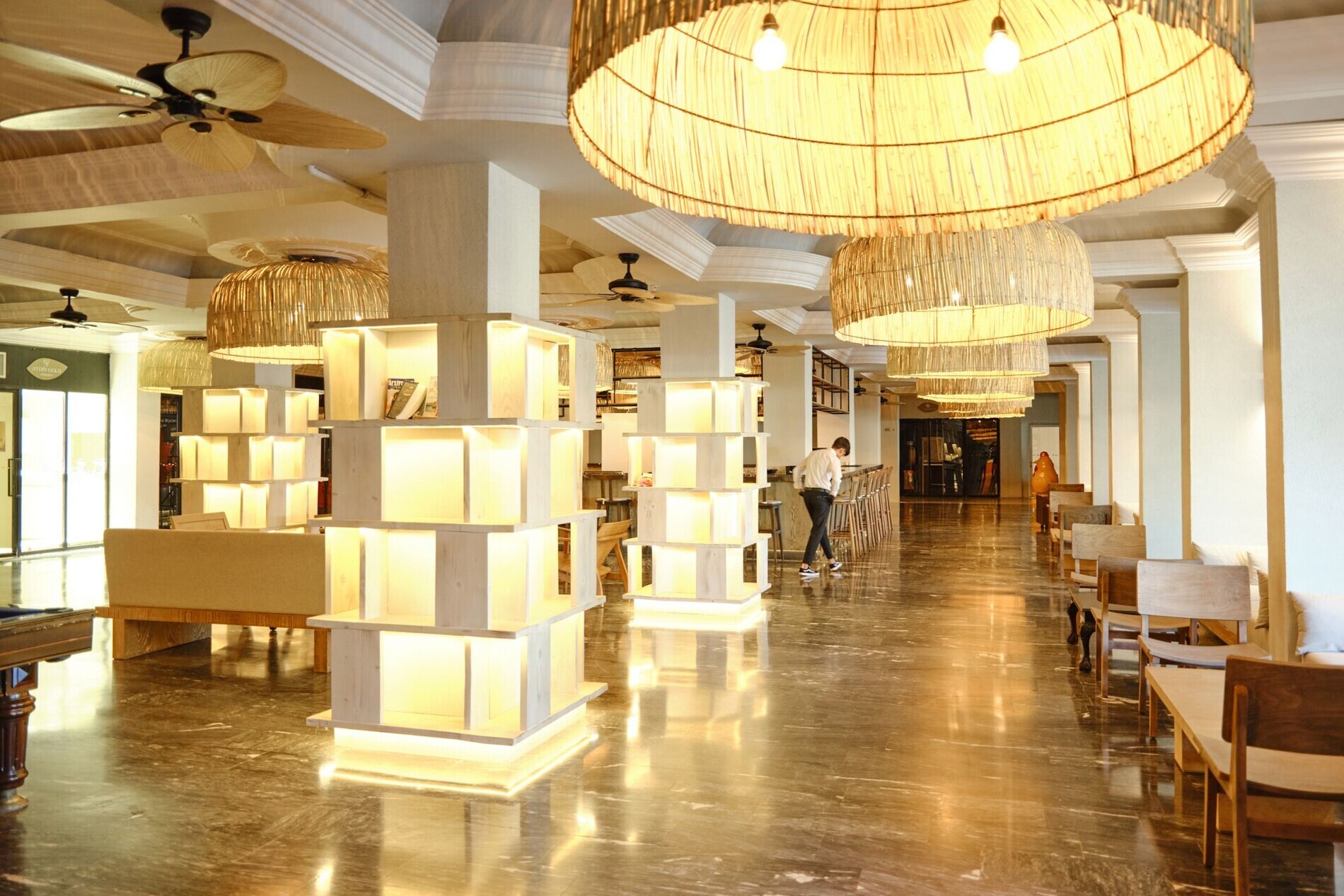 Laur Hotels