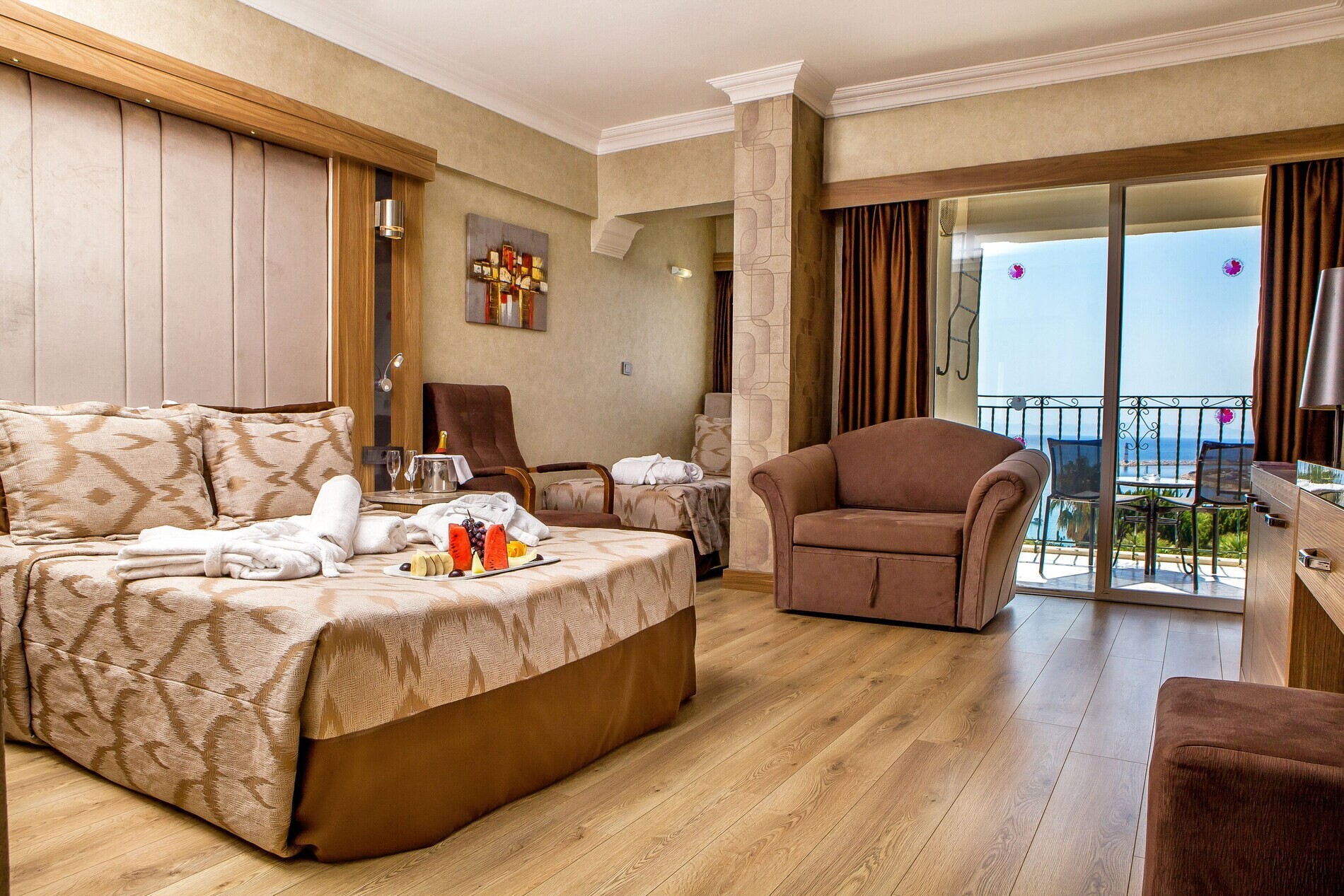 Laur Hotels