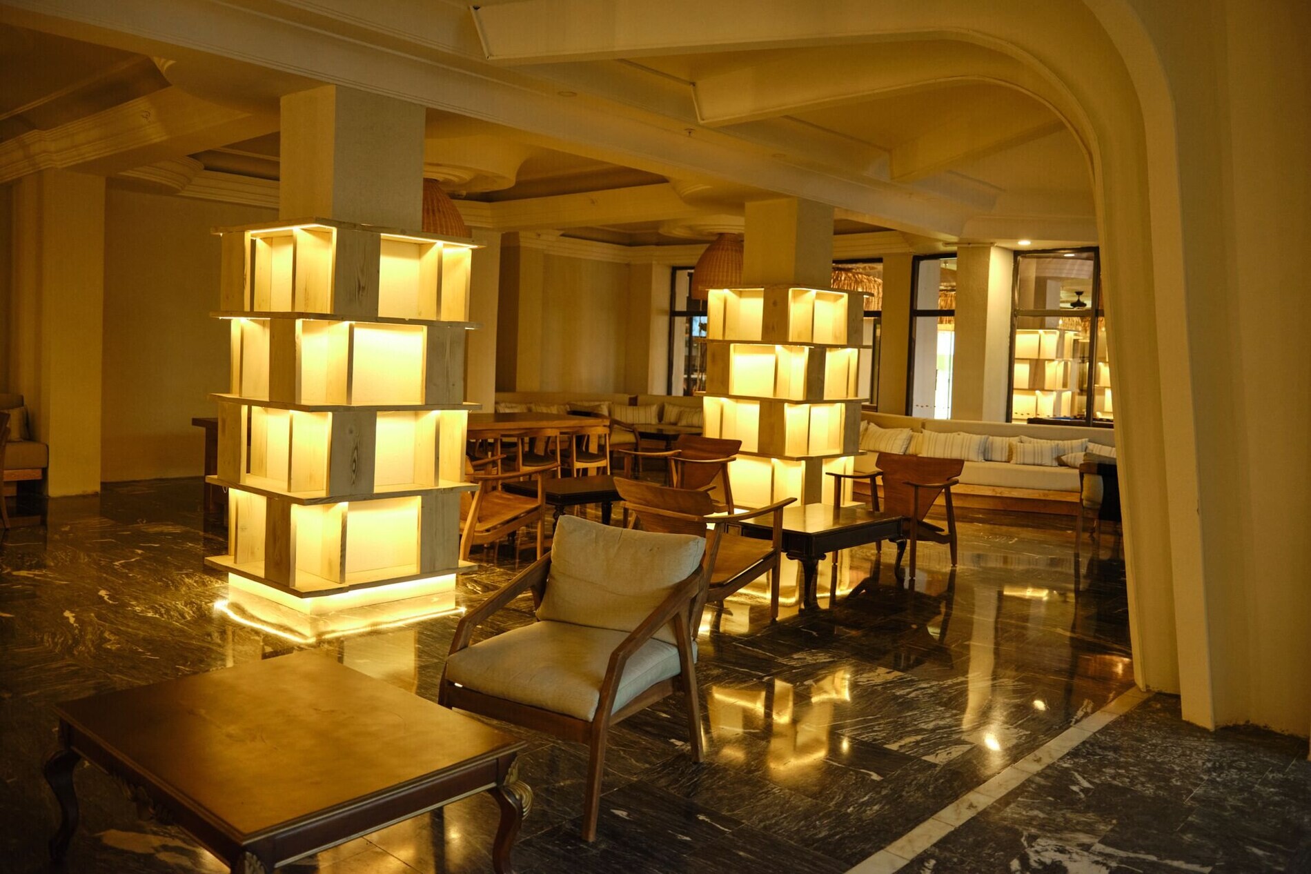 Laur Hotels
