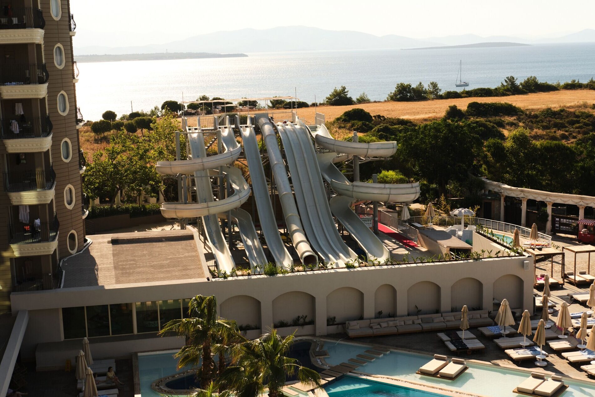 Laur Hotels