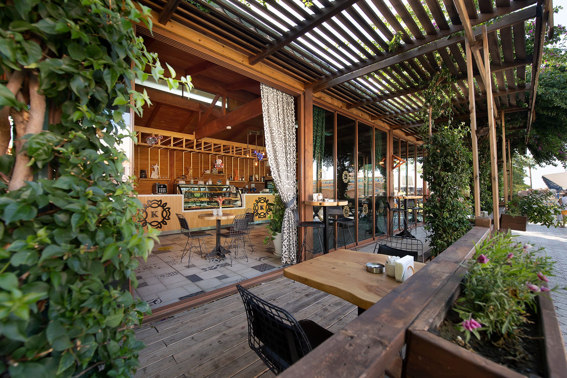 Kamelya Collection Aishen K Club